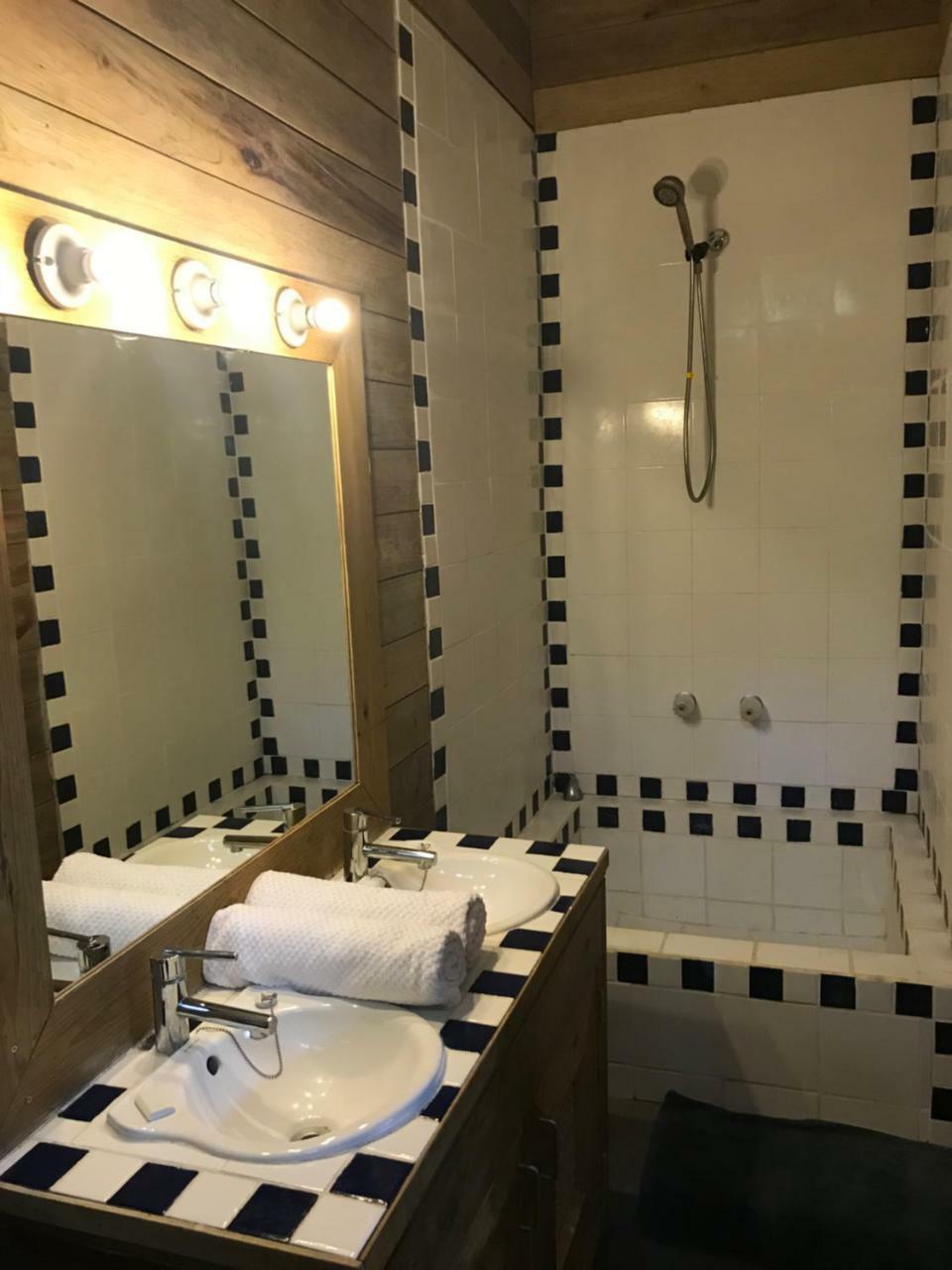 Roatan Bed & Breakfast Apartments West End Extérieur photo